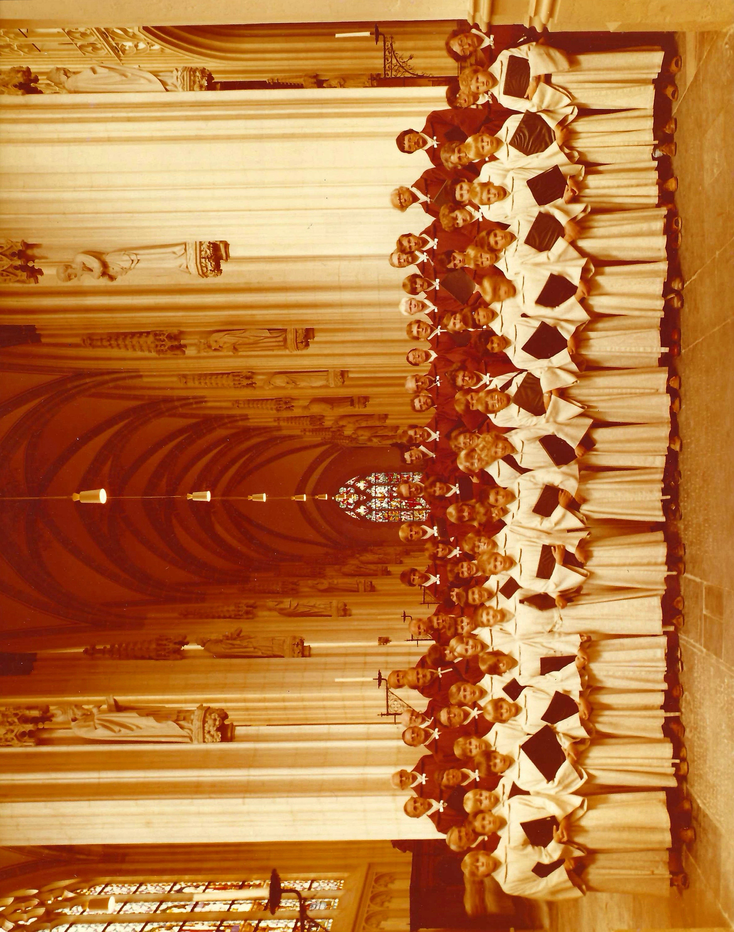 Mario de nen soprano amb la Schola Cantorum de la Catedral de Sant Joan de ’s-Hertogenbosch, als Països Baixos, cap al 1983.